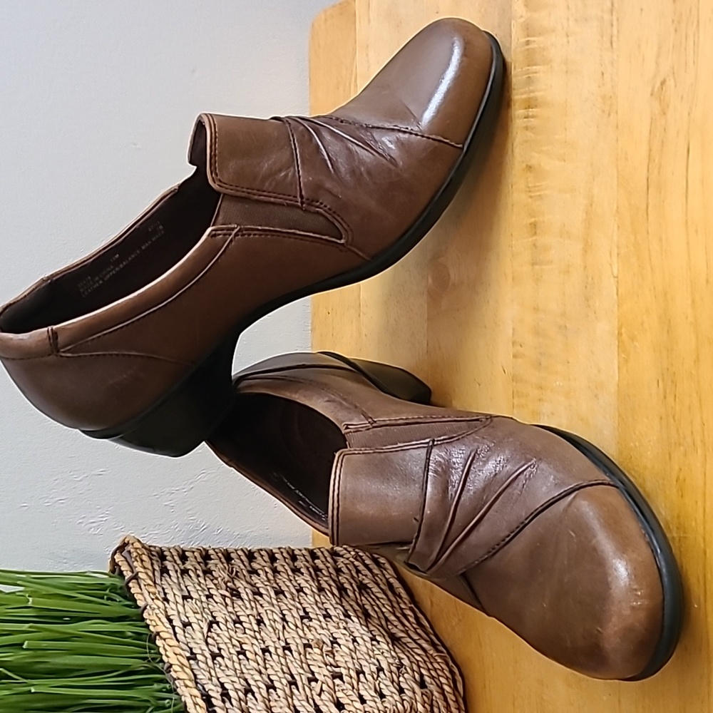 Clark's Bendables women's leather loafer slip ons